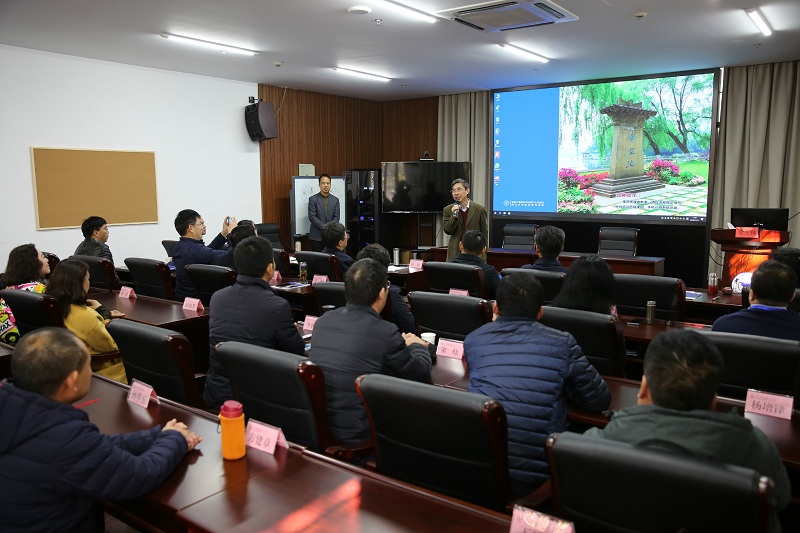 校黨委副書記、副校長張宏建看望中國延安干部學(xué)院培訓(xùn)學(xué)員并就教育培訓(xùn)工作展開交流