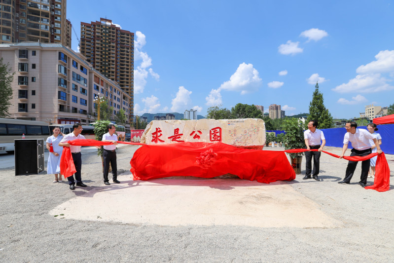 浙江大學(xué)校長(zhǎng)吳朝暉率領(lǐng)學(xué)校高層次人才求是尋根團(tuán)重訪遵義湄潭西遷舊址